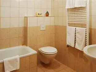 Locust Tree Apartments Budapest 3*,
