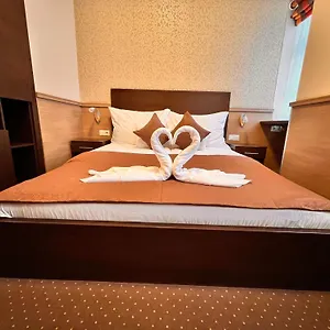 Hotel 21 And, Budapeszt