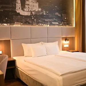 Hotell 12 Revay